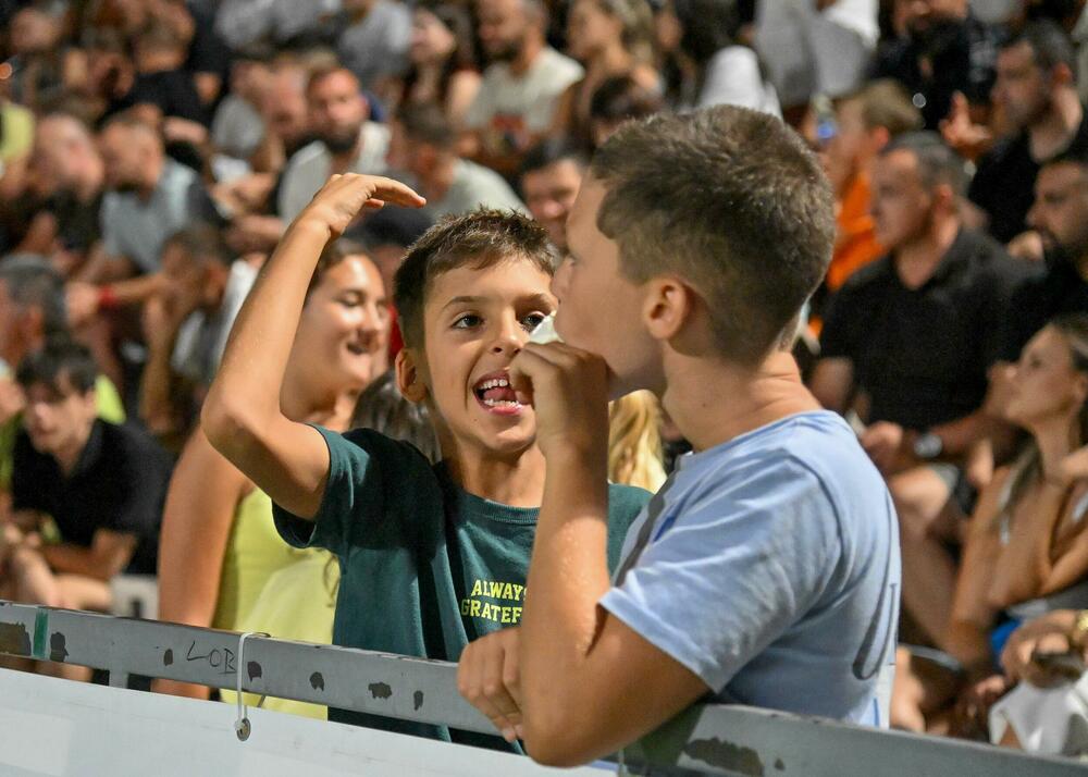 <p>Turnir u malom fudbalu Trofej Podgorice i ove godine bio spektakularan, a u finalu pred 3.000 ljudi Pljevlja 04 DCLS bila su bolja od Stupova (3:0)</p>