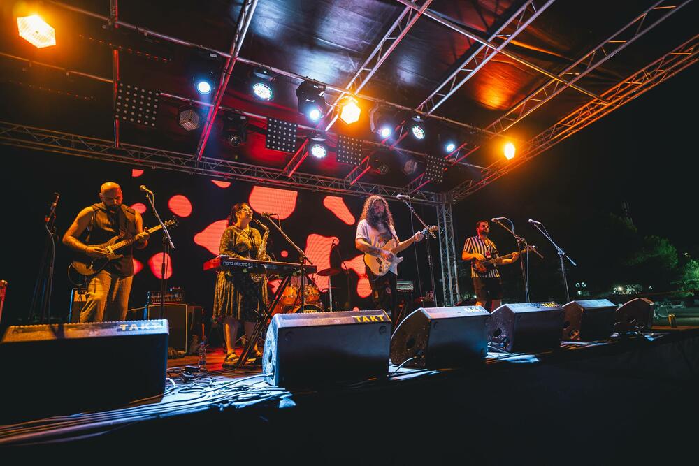 <p>"Sea Dance festival se sinoć vratio Crnoj Gori okupivši čak 39.000 posjetilaca, iz preko 100 zemalja svijeta, pretvarajući Bečiće posljednjeg petka avgusta u jednu od najvažnijih festivalskih destinacija Evrope", poručili su iz organizacije</p>