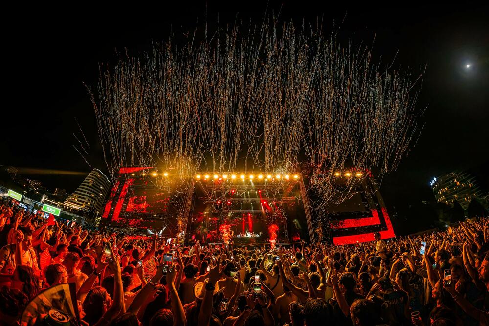 <p>"Sea Dance festival se sinoć vratio Crnoj Gori okupivši čak 39.000 posjetilaca, iz preko 100 zemalja svijeta, pretvarajući Bečiće posljednjeg petka avgusta u jednu od najvažnijih festivalskih destinacija Evrope", poručili su iz organizacije</p>