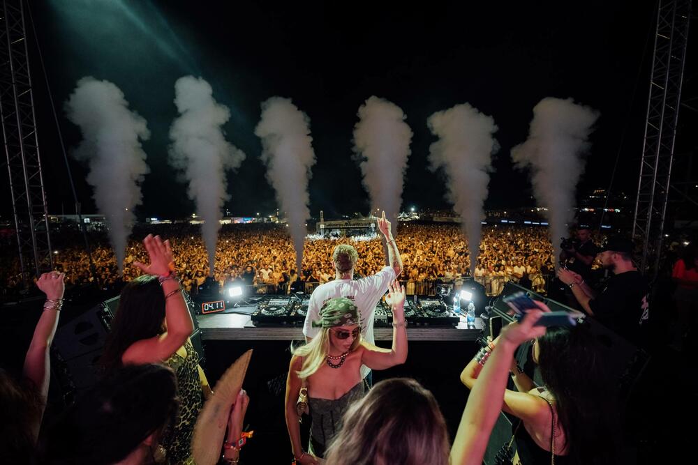 <p>"Sea Dance festival se sinoć vratio Crnoj Gori okupivši čak 39.000 posjetilaca, iz preko 100 zemalja svijeta, pretvarajući Bečiće posljednjeg petka avgusta u jednu od najvažnijih festivalskih destinacija Evrope", poručili su iz organizacije</p>