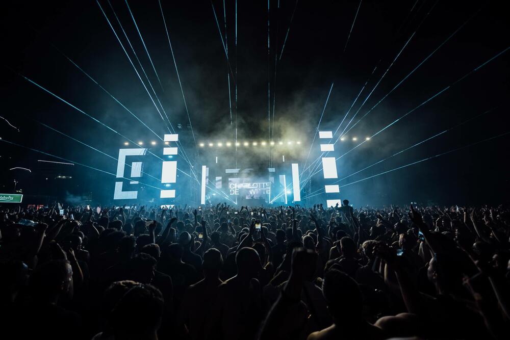 <p>"Sea Dance festival se sinoć vratio Crnoj Gori okupivši čak 39.000 posjetilaca, iz preko 100 zemalja svijeta, pretvarajući Bečiće posljednjeg petka avgusta u jednu od najvažnijih festivalskih destinacija Evrope", poručili su iz organizacije</p>