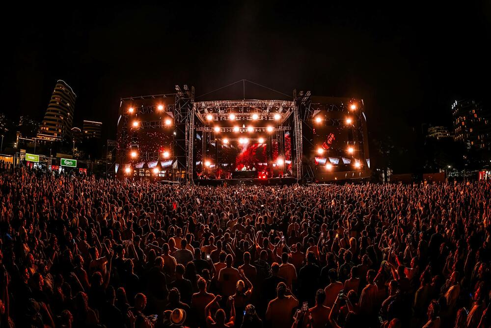 <p>"Sea Dance festival se sinoć vratio Crnoj Gori okupivši čak 39.000 posjetilaca, iz preko 100 zemalja svijeta, pretvarajući Bečiće posljednjeg petka avgusta u jednu od najvažnijih festivalskih destinacija Evrope", poručili su iz organizacije</p>