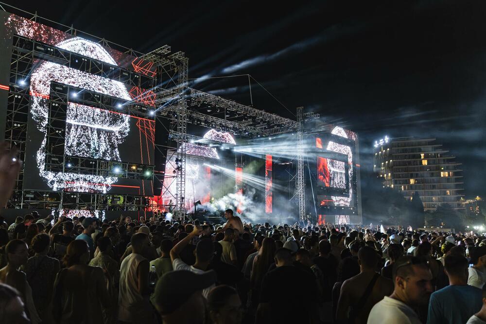 <p>"Sea Dance festival se sinoć vratio Crnoj Gori okupivši čak 39.000 posjetilaca, iz preko 100 zemalja svijeta, pretvarajući Bečiće posljednjeg petka avgusta u jednu od najvažnijih festivalskih destinacija Evrope", poručili su iz organizacije</p>