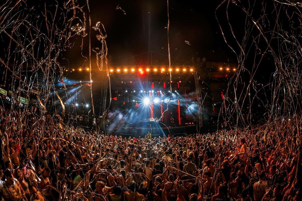 <p>"Sea Dance festival se sinoć vratio Crnoj Gori okupivši čak 39.000 posjetilaca, iz preko 100 zemalja svijeta, pretvarajući Bečiće posljednjeg petka avgusta u jednu od najvažnijih festivalskih destinacija Evrope", poručili su iz organizacije</p>