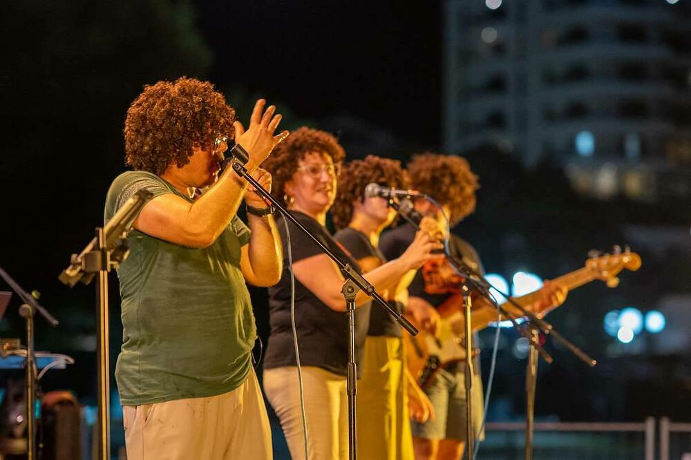 <p>"Sea Dance festival se sinoć vratio Crnoj Gori okupivši čak 39.000 posjetilaca, iz preko 100 zemalja svijeta, pretvarajući Bečiće posljednjeg petka avgusta u jednu od najvažnijih festivalskih destinacija Evrope", poručili su iz organizacije</p>