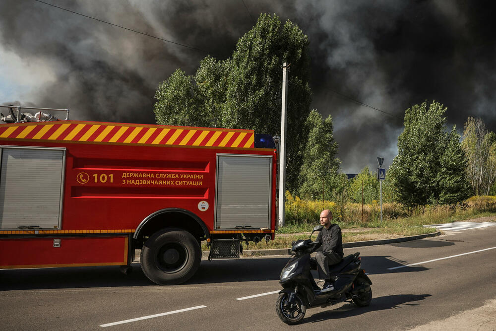 <p>42 osobe su povrijeđene, a više od 380 evakuisano je iz područja napada u okrugu Buča, napisao je na Telegramu guverner Kijevske oblasti Timur Tkačenko</p>