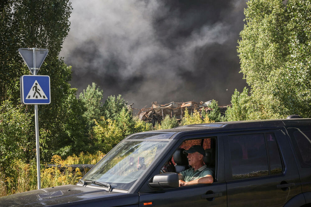 <p>42 osobe su povrijeđene, a više od 380 evakuisano je iz područja napada u okrugu Buča, napisao je na Telegramu guverner Kijevske oblasti Timur Tkačenko</p>