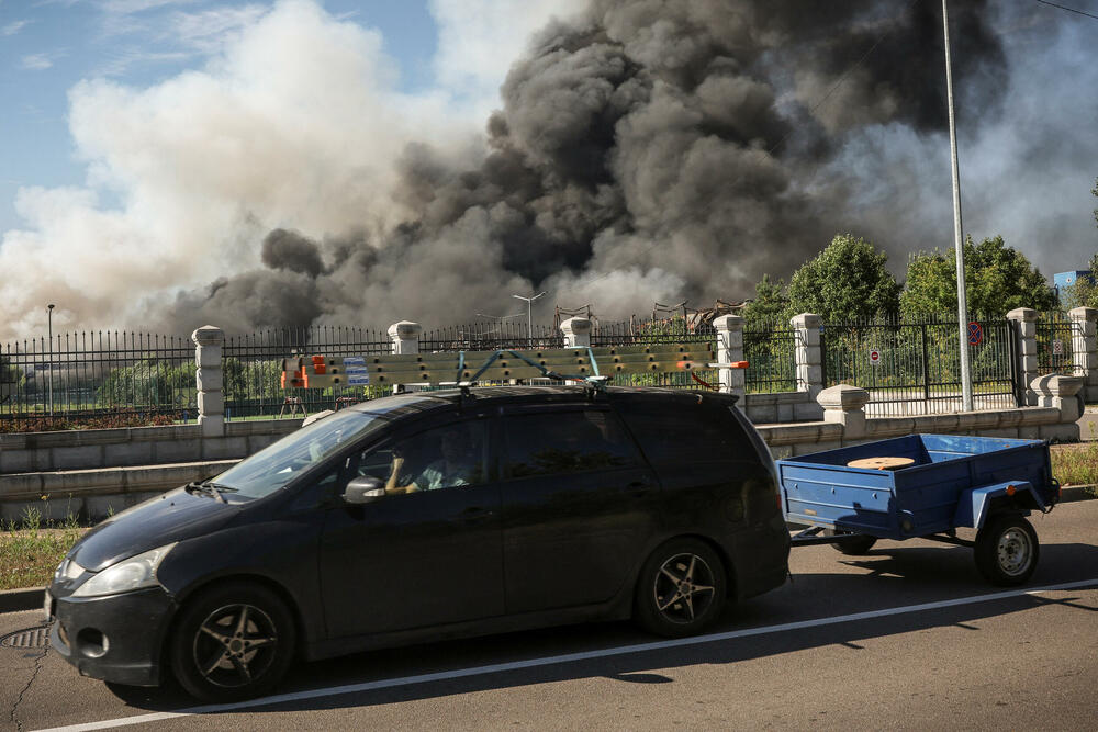<p>42 osobe su povrijeđene, a više od 380 evakuisano je iz područja napada u okrugu Buča, napisao je na Telegramu guverner Kijevske oblasti Timur Tkačenko</p>