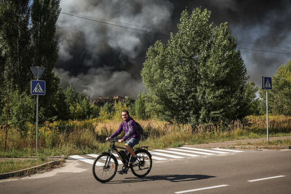 <p>42 osobe su povrijeđene, a više od 380 evakuisano je iz područja napada u okrugu Buča, napisao je na Telegramu guverner Kijevske oblasti Timur Tkačenko</p>