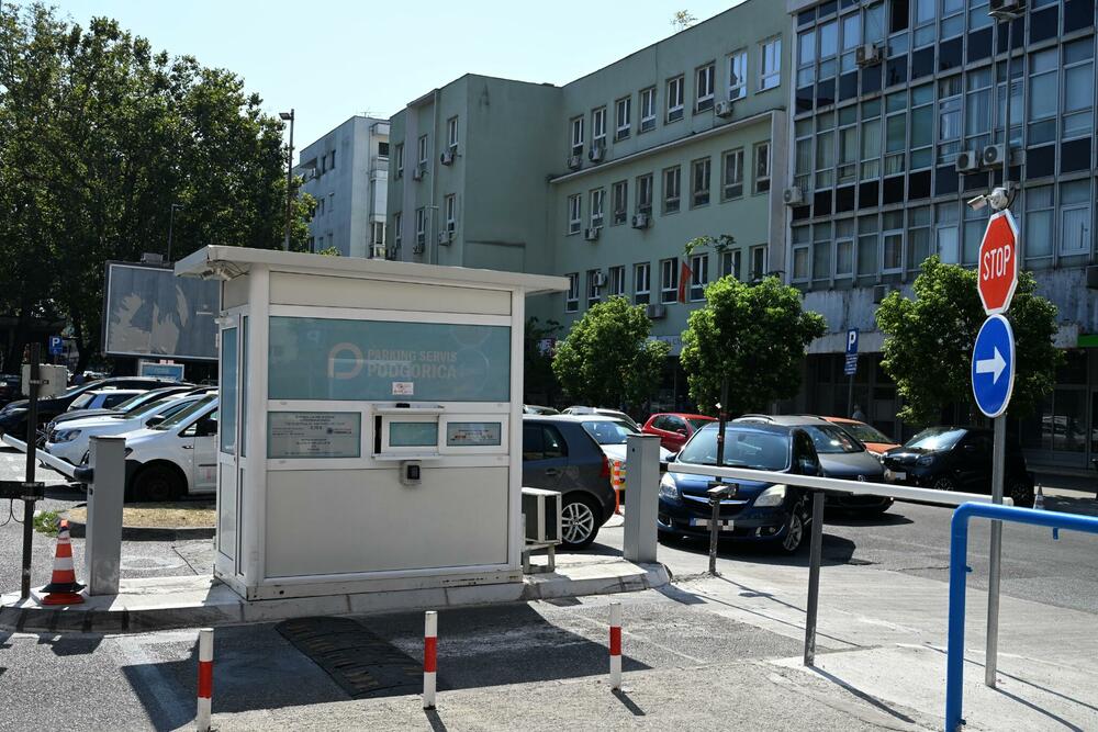 Guzva na ulazu na parking 