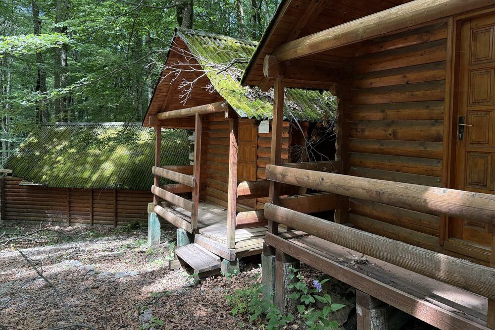 Detalj iz napuštenog kampa, Foto: Nikola Saveljić
