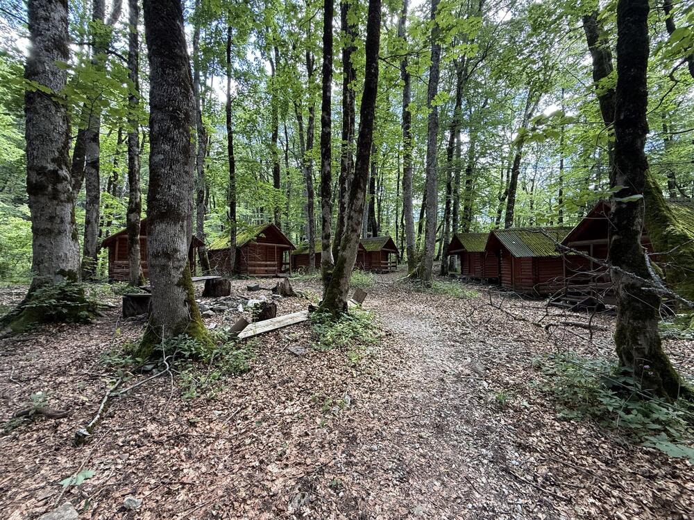 Kamp sa bungalovima na Biogradskoj gori