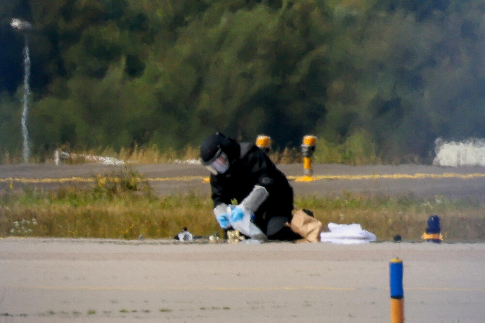 Policajac na aerodromu Lajpcig/Hale 5. avgusta