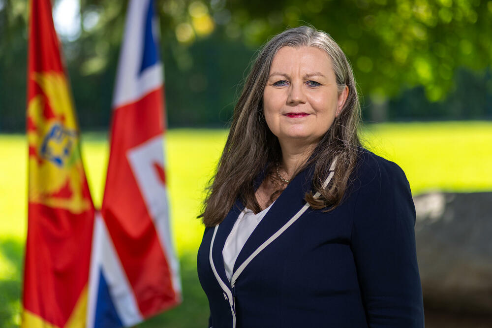 Džouns, Foto: Britanska ambasada