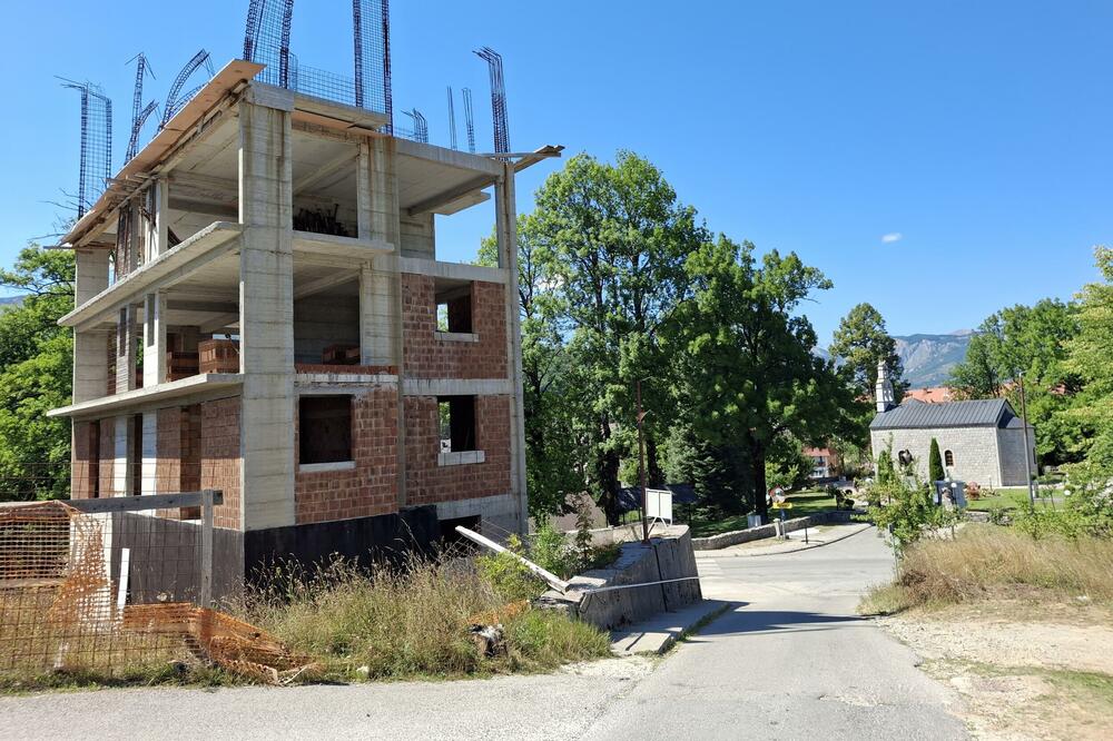 Nedovršena zgrada u Kolašinu, Foto: Dragana Šćepanović