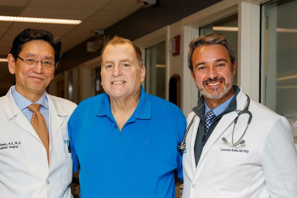Tim Endruz (u sredini) sa lekarima, Foto: Kate Flock/Massachusetts General Hospital