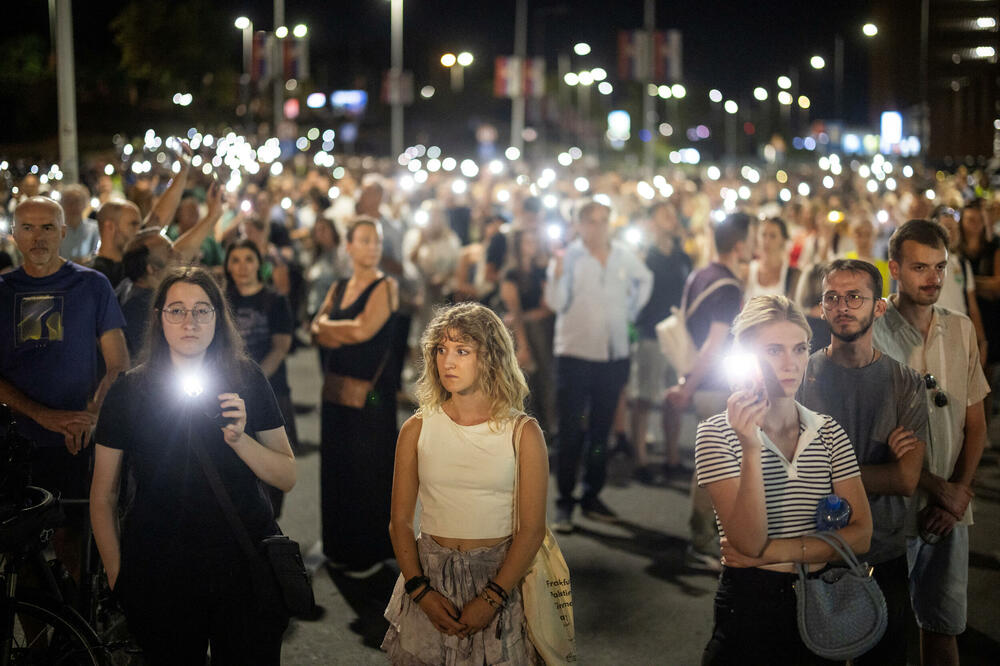 Učesnici protesta koji predvode studenti obilježavaju 22 mjeseca od urušavanja nadstrešnice Željezničke stanice u Novom Sadu, u kojem je 2024. godine poginulo 16 osoba, Beograd, Srbija, 1. septembar 2026., Foto: Reuters