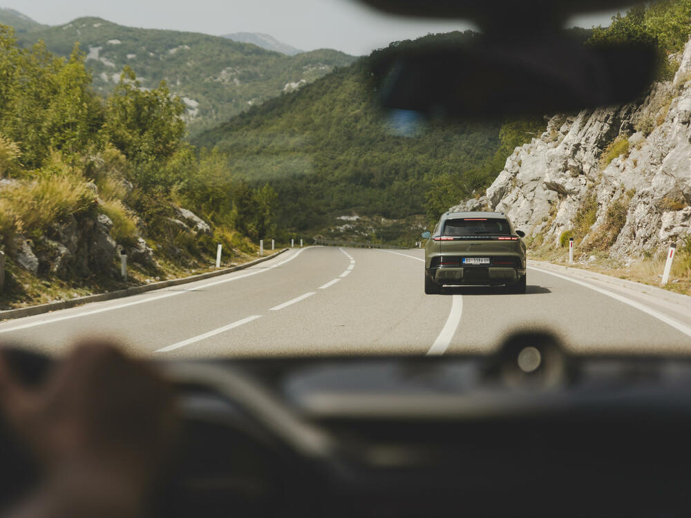 <p><strong>Porsche West Balkan organizovao je u Porto Montenegru prvi regionalni događaj koji je na jednom mestu okupio Porsche kupce, partnere i predstavnike svih šest tržišta regiona &ndash; Srbije, Crne Gore, Bosne i Hercegovine, Severne Makedonije, Kosova i Albanije.</strong></p>