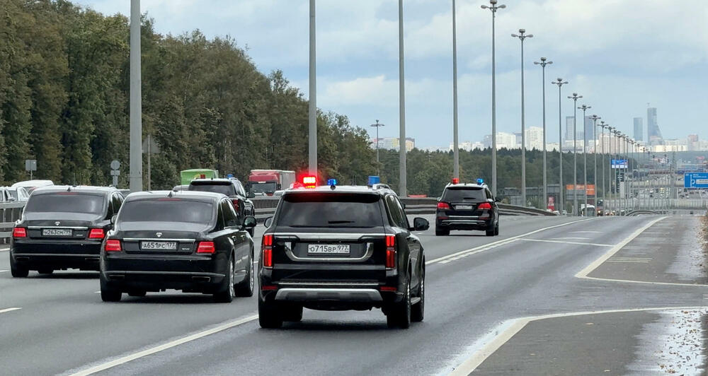 Kolona vozila za koju se vjeruje da prevozi američke zvaničnike, uključujući specijalnog izaslanika predsjednika Donalda Trumpa Stiva Vitkofa i njegovog zeta Džareda Kušnera