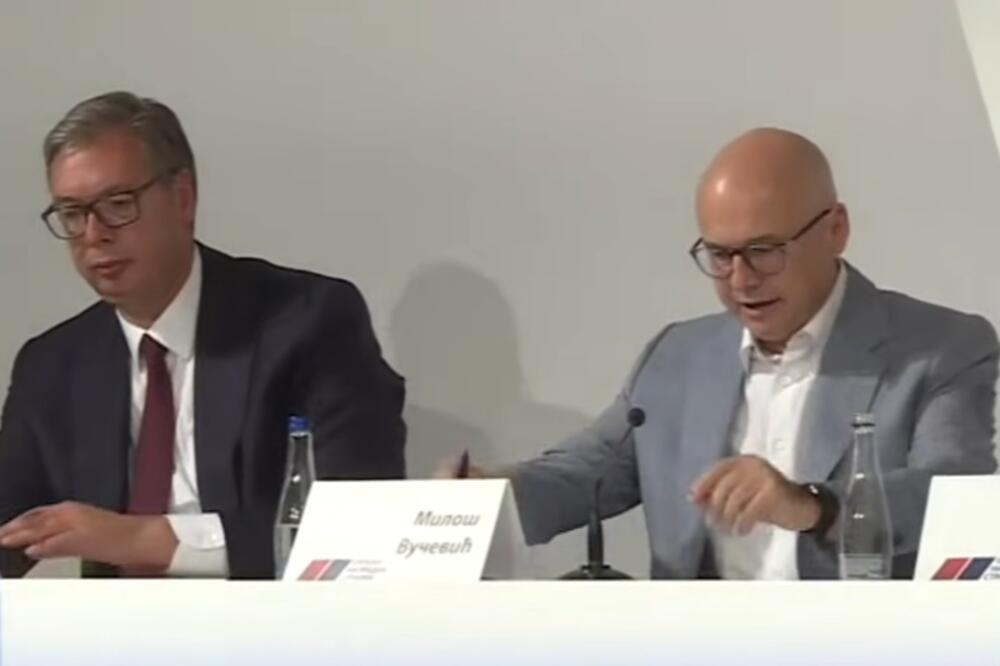 Vučić i predsjednik SNS-a Miloš Vučević, Foto: Screenshot/Youtube