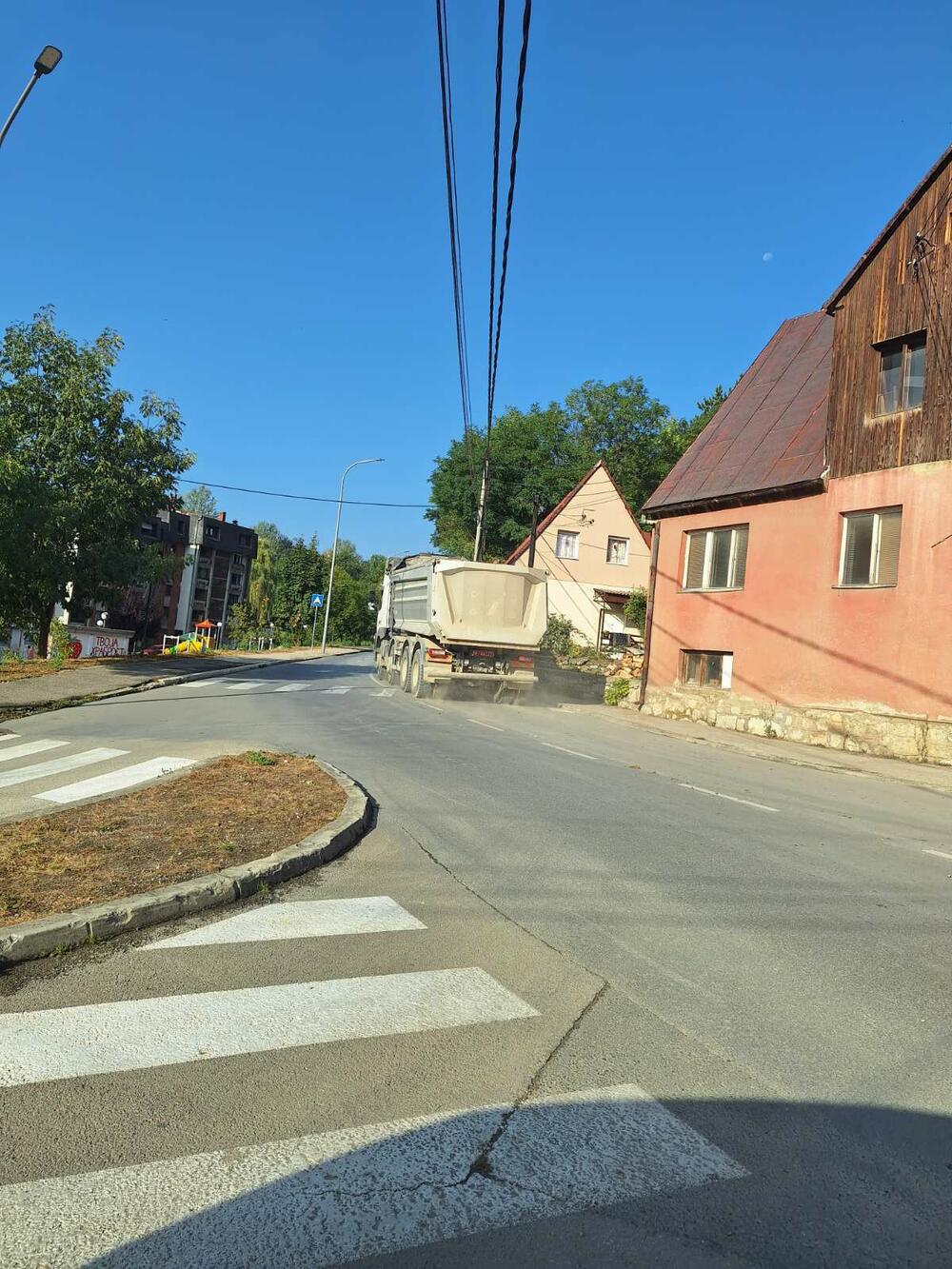 Kamioni voze teret bez zaštite