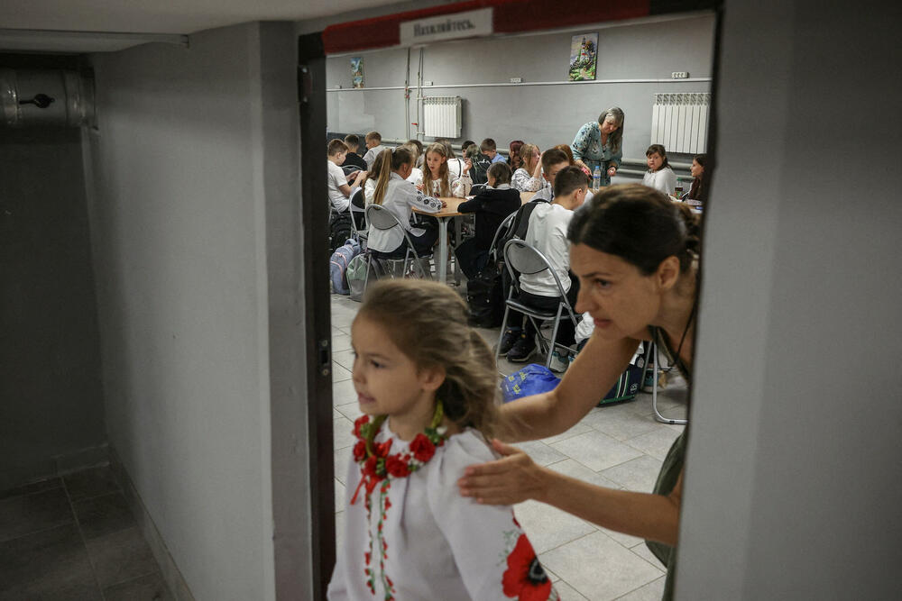 <p>Tokom posljednjih deset dana vazdušni napadi traju praktično bez prestanka, umjesto da se, kao ranije, uglavnom odvijaju noću, narušavajući osjećaj Ukrajinaca da njihova kampanja napada dronovima dugog dometa na Rusiju ponovo preokreće rat u njihovu korist</p>