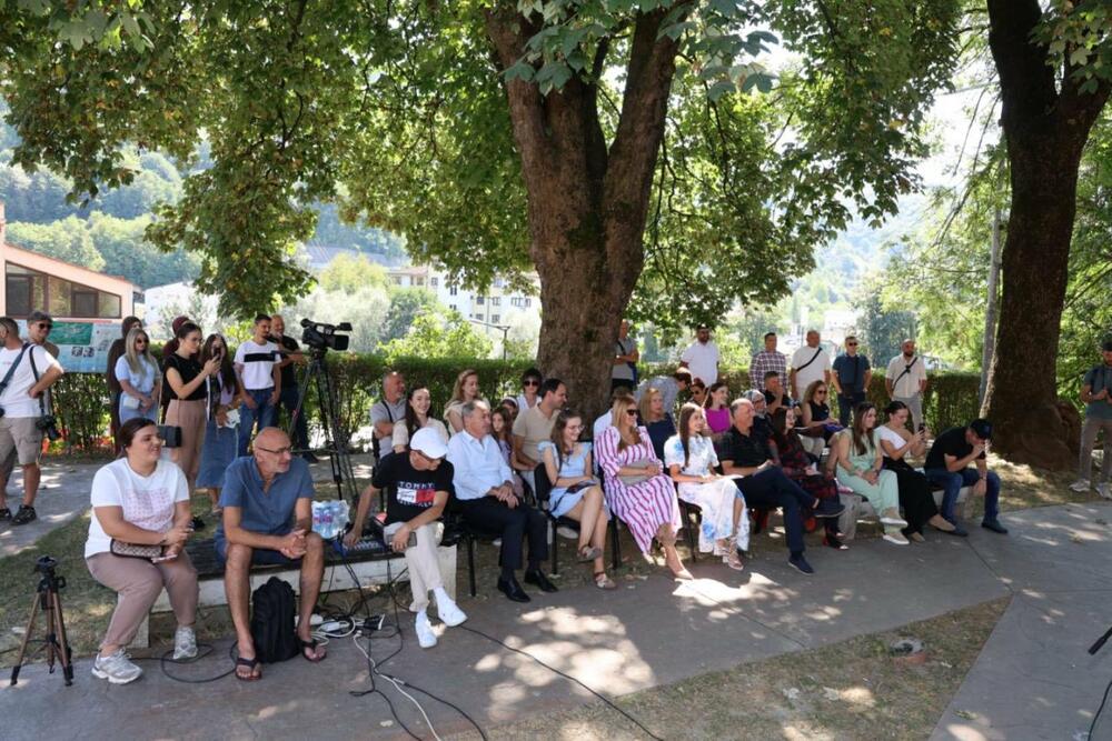 <p>Nagrade su uručene u Parku pjesnika, u okviru 56. Ratkovićevih večeri poezije</p>