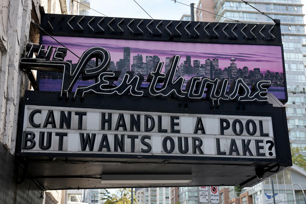 Natpis u Vankuveru ismijava Trampovo  preimenovanje jezera Ontario u “Jezero Amerika”.