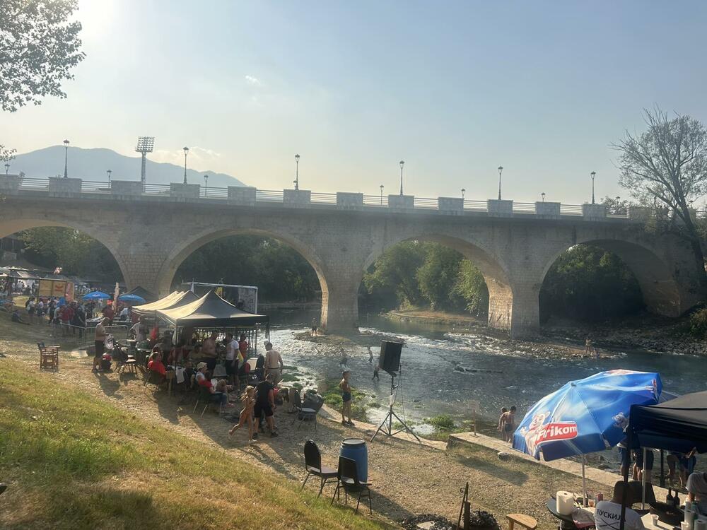 <p>Sač fest iz godine u godinu okuplja sve veći broj učesnika i posjetilaca, sa ciljem promocije tradicionalne kuhinje, druženja i turističke ponude Danilovgrada</p>