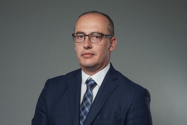 Kurtagić: Mujović da naloži hitno uklanjanje grafita kojim se...