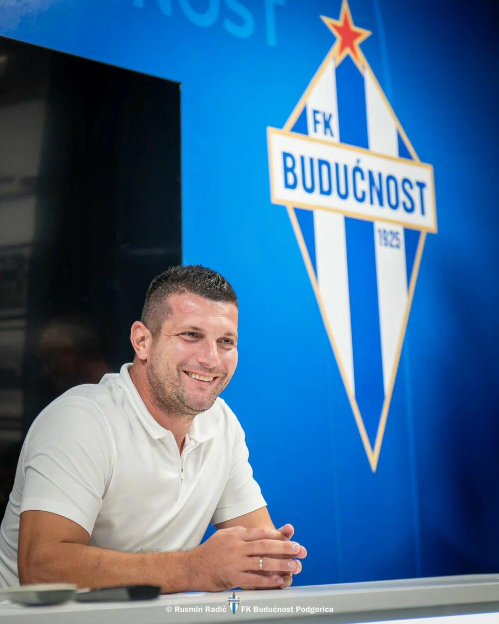 <p>Bećiraj je četvrti sportski direktor "plavih" od ljeta prošle godine, dakle za nešto više od godinu.</p>
