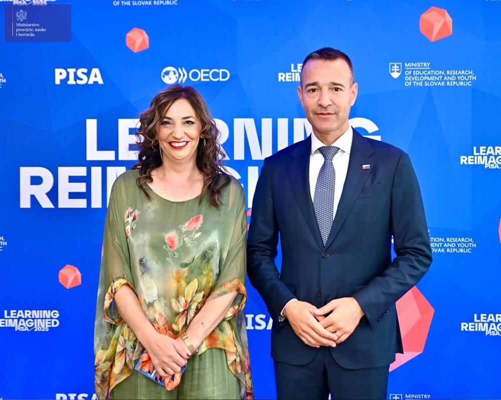<p>Iz Ministarstva prosvjete, nauke i inovacija (MPNI) saopšteno je da je povodom objavljivanja rezultata međunarodnog istraživanja PISA 2025 danas u Bratislavi održana regionalna konferencija zemalja Centralne i Istočne Evrope i Centralne Azije, na kojoj je predstavljena analiza rezultata i iskustava obrazovnih sistema regiona</p>