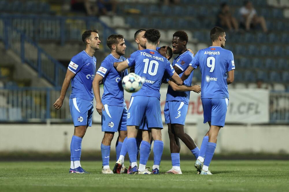 Fudbaleri Sutjeske proslavljaju gol, Foto: FSCG