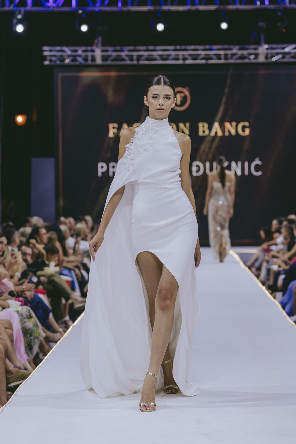<p>Srpski modni kreator Predrag Đuknić nedavno je prvi put predstavio svoje radove pred crnogorskom publikom, a za &ldquo;Vijesti&rdquo; prenosi utiske sa Fashion Bang manifestacije</p>