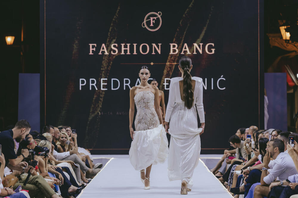 <p>Srpski modni kreator Predrag Đuknić nedavno je prvi put predstavio svoje radove pred crnogorskom publikom, a za &ldquo;Vijesti&rdquo; prenosi utiske sa Fashion Bang manifestacije</p>