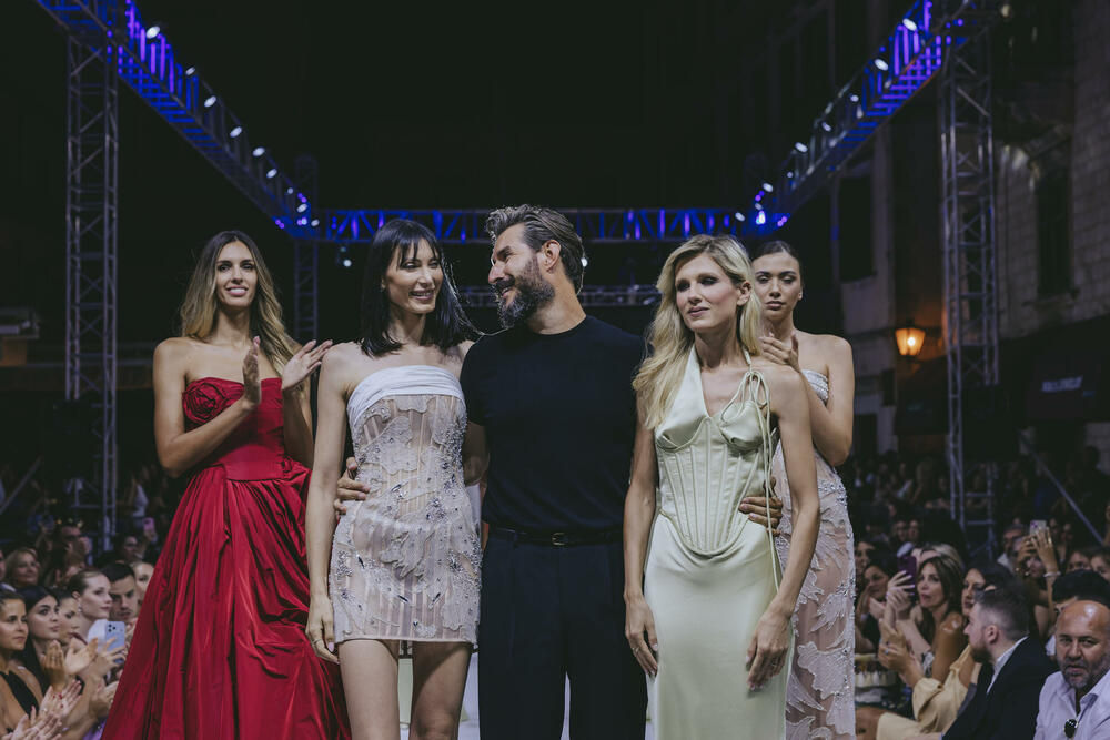 <p>Srpski modni kreator Predrag Đuknić nedavno je prvi put predstavio svoje radove pred crnogorskom publikom, a za &ldquo;Vijesti&rdquo; prenosi utiske sa Fashion Bang manifestacije</p>