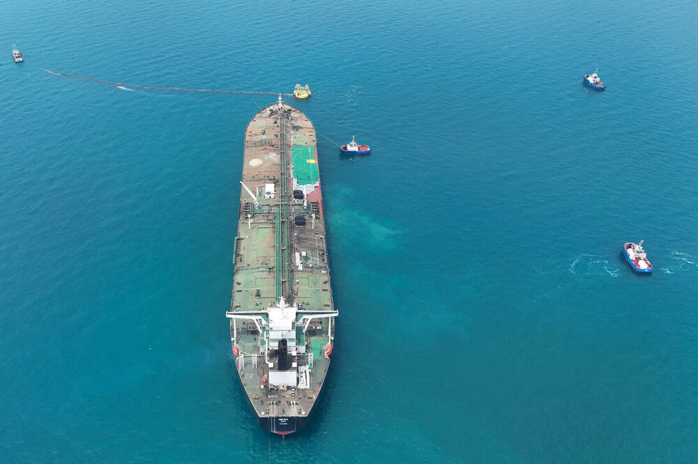 Snimak dronom prikazuje naftni tanker HELGA usidren na jednom od južnih iračkih naftnih terminala na moru kod Basre, Foto: Reuters