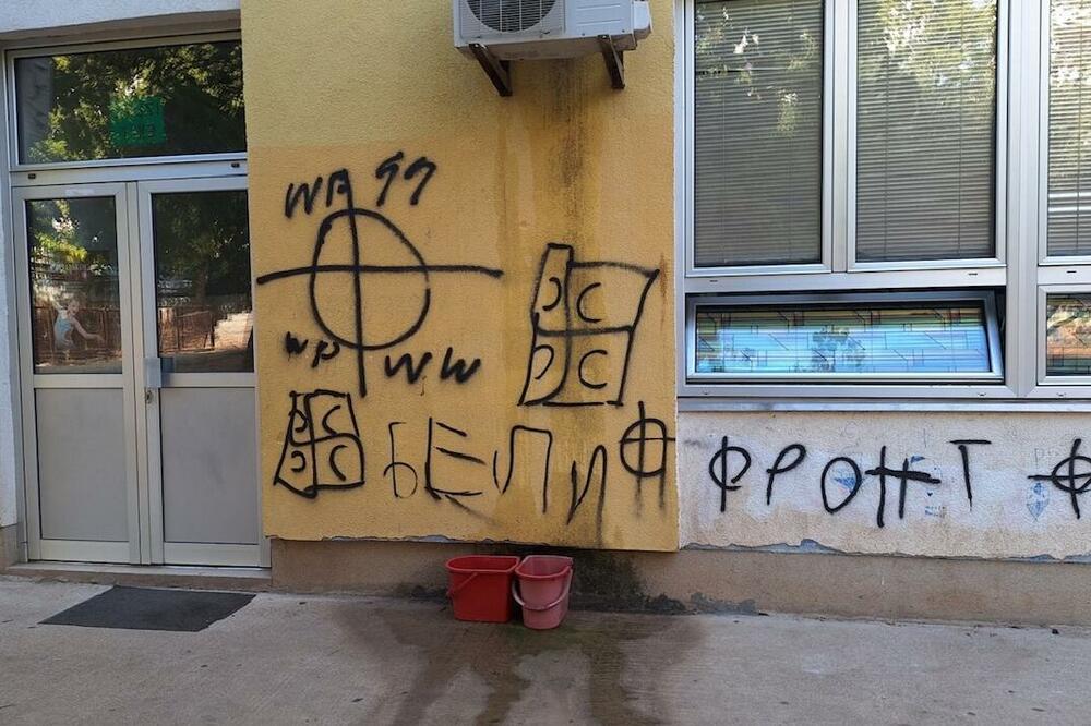 Demolirana Druga osnovna škola u Budvi: Maloljetnici čupaju...