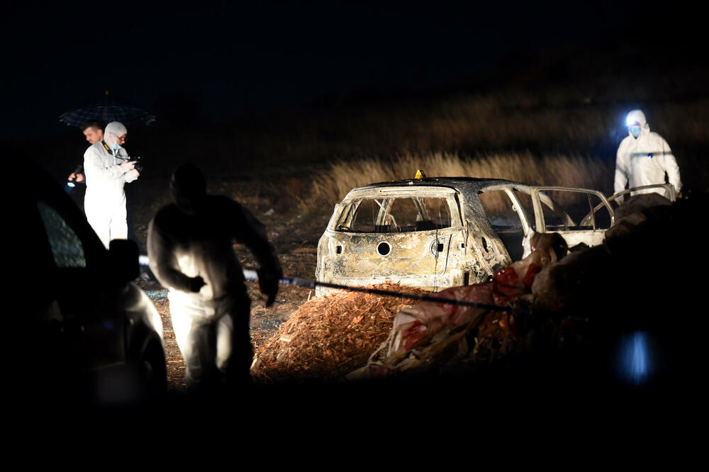 Zapaljeni automobil koji su koristili napadači, Foto: SAVO PRELEVIC
