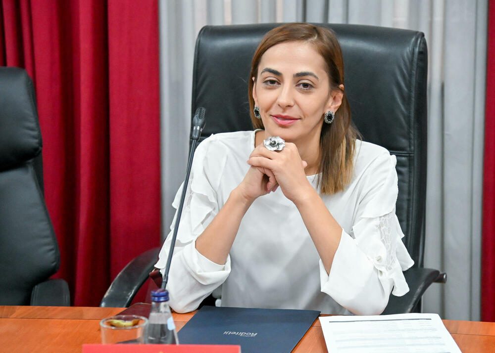 <p>U Ustavnom sudu Crne Gore u toku je javna rasprava o tome da li država može usloviti boravak djeteta u vrtiću obaveznom vakcinacijom, odnosno da li je takva mjera opravdana zaštitom javnog zdravlja ili predstavlja zadiranje u prava djeteta i roditelja</p>  <p>Tok rasprave pratite u blogu uživo na Portalu Vijesti. Raspravu možete uživo gledati na Televiziji Vijesti</p>
