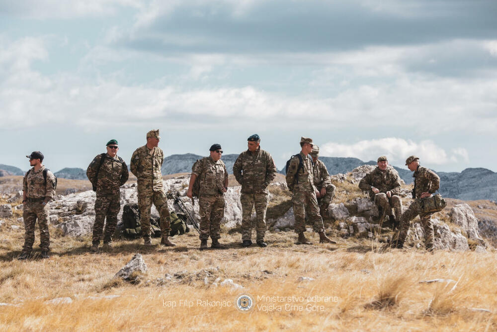 <p>Vježba "Common Challenge 26" predstavlja najveću međunarodnu vježbu na teritoriji Crne Gore, koja je okupila više od 500 pripadnika VCG, Nacionalne garde američke savezne države Mejn, te oružanih snaga Španije, Austrije, Sjeverne Makedonije i Slovenije<br /> </p>