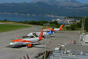 Ima li pilota u avionu?