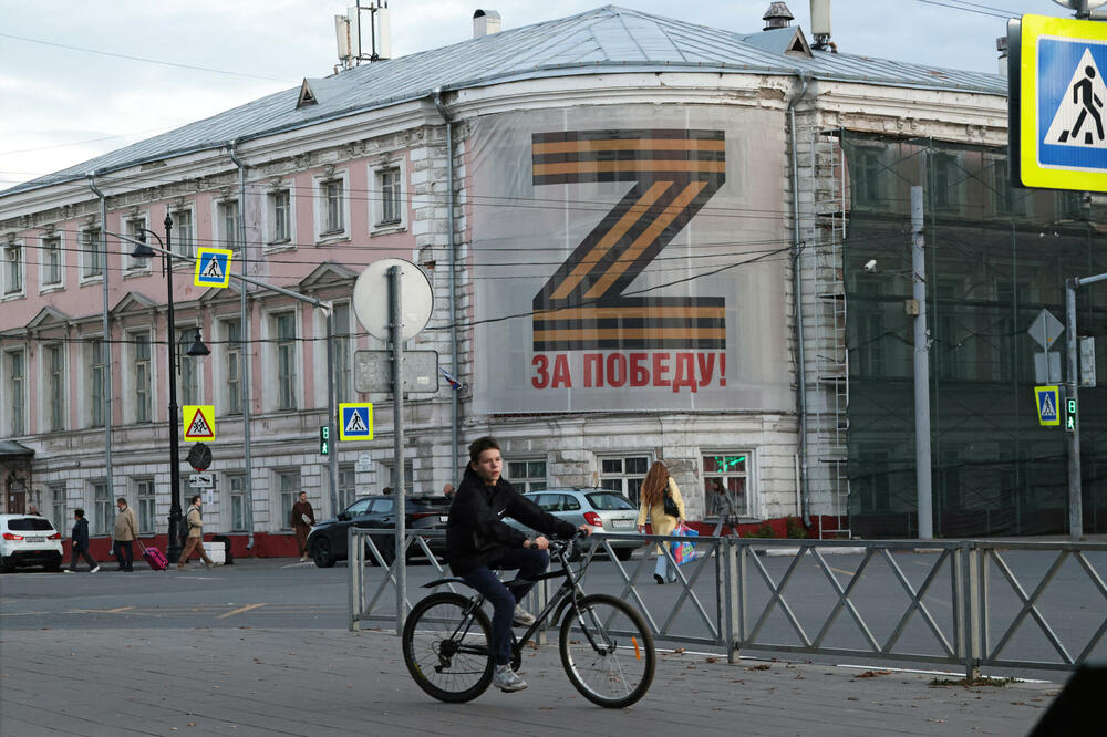 Transparent u Jaroslavlju u znak podrške ruskim snagama u Ukrajini, Foto: Rojters