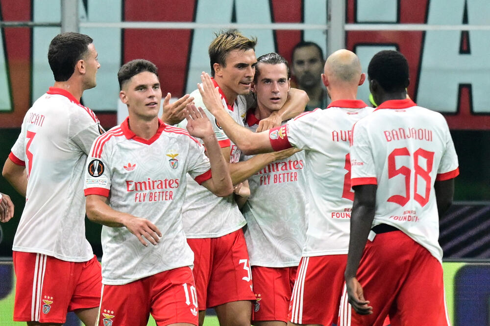 Fudbaleri Benfike proslavljaju gol, Foto: Reuters