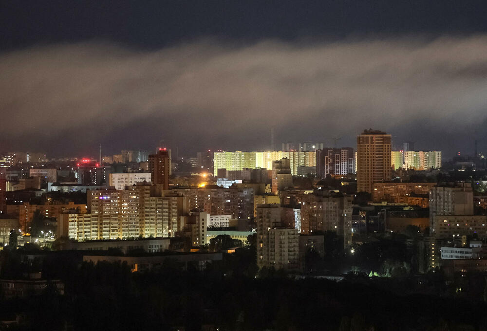 <p>Oštećeni su objekti u glavnom gradu Kijevu i crnomorskoj luci Odesi, kao i na drugim lokacijama, saopštili su zvaničnici na Telegramu<br /> </p>