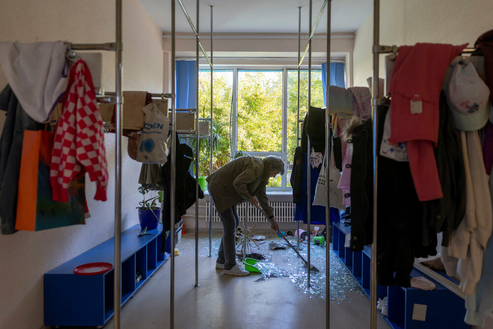 <p>Oštećeni su objekti u glavnom gradu Kijevu i crnomorskoj luci Odesi, kao i na drugim lokacijama, saopštili su zvaničnici na Telegramu<br /> </p>