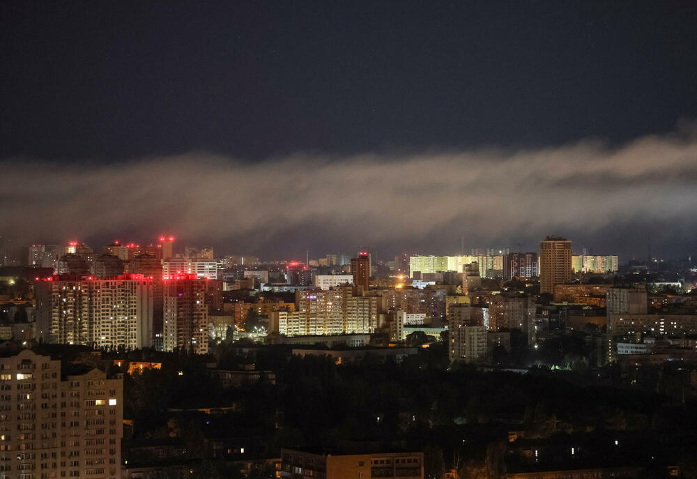 <p>Oštećeni su objekti u glavnom gradu Kijevu i crnomorskoj luci Odesi, kao i na drugim lokacijama, saopštili su zvaničnici na Telegramu<br /> </p>