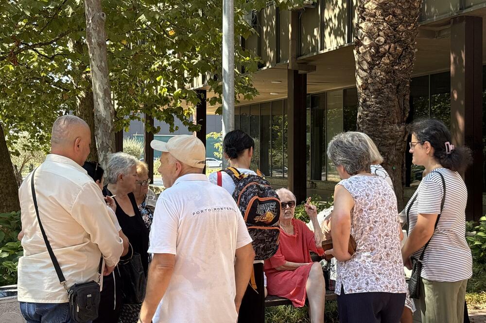 Policija im zabranila blokadu saobraćajnice u Baru: Bivši radnici &ldquo;Primorke&rdquo;, Foto: Marija Pešić