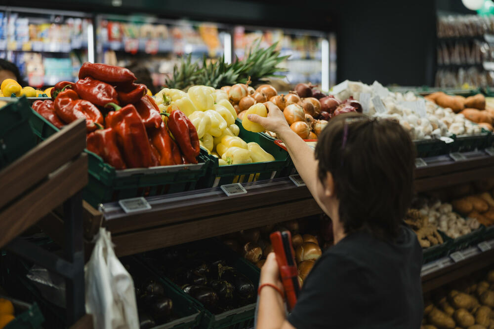 <p>Na površini od oko 500m2 otvorena je nova Aroma, na mjestu dosadašnjeg City marketa, u Bulevaru Pera Ćetkovića 159 na Starom Aerodromu. Dobro poznata lokacija sada donosi novi format prodavnice, savremeniji ambijent, unaprijeđen asortiman i sadržaje prilagođene savremenim potrebama potrošača.</p>