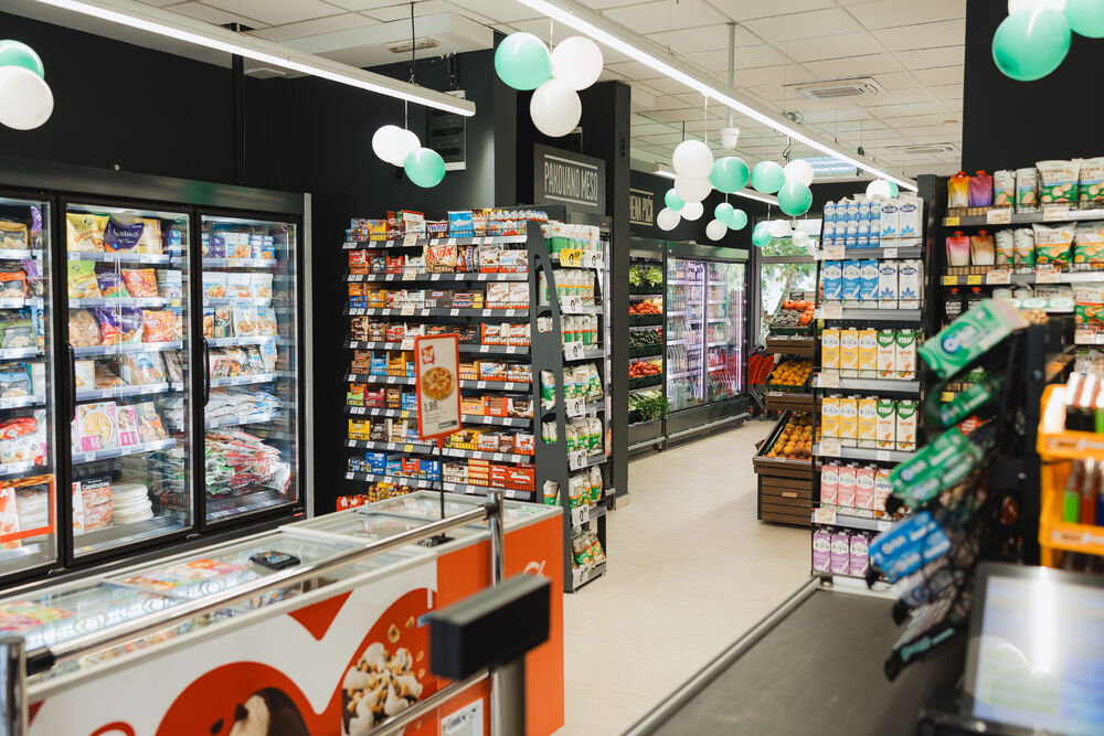 <p>Na površini od oko 500m2 otvorena je nova Aroma, na mjestu dosadašnjeg City marketa, u Bulevaru Pera Ćetkovića 159 na Starom Aerodromu. Dobro poznata lokacija sada donosi novi format prodavnice, savremeniji ambijent, unaprijeđen asortiman i sadržaje prilagođene savremenim potrebama potrošača.</p>